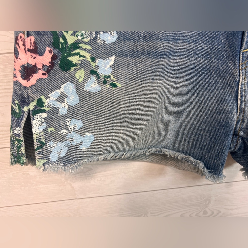 7 For All Mankind Women’s Painted Denim Shorts • Size 29” Waist • Raw Hem - Picture 10 of 13